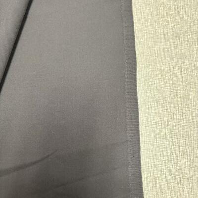 Lunghezza di rotolamento 100m Tessuto di aramide personalizzato che offre stabilità termica 260C 15% Perfetto per abbigliamento resistente al fuoco