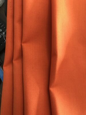Tessuto para aramidico da 260 g/m² con rivestimento in alluminio ad alta flessibilità, ideale per la produzione di abbigliamento ignifugo e attrezzature di sicurezza