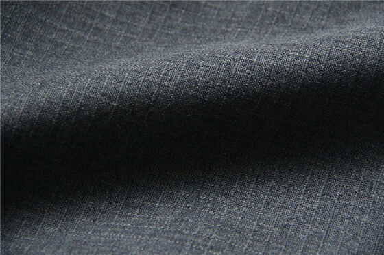 Tessuto in viscosa dalla texture liscia con fibre aramidiche ingegnerizzate per soddisfare esigenti requisiti tessili e standard di comfort