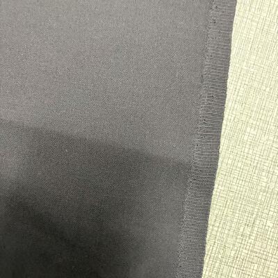 Lunghezza di rotolamento 100m Tessuto di aramide personalizzato che offre stabilità termica 260C 15% Perfetto per abbigliamento resistente al fuoco