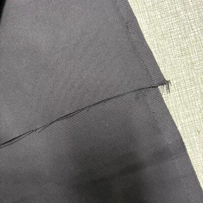 Lunghezza di rotolamento 100m Tessuto di aramide personalizzato che offre stabilità termica 260C 15% Perfetto per abbigliamento resistente al fuoco